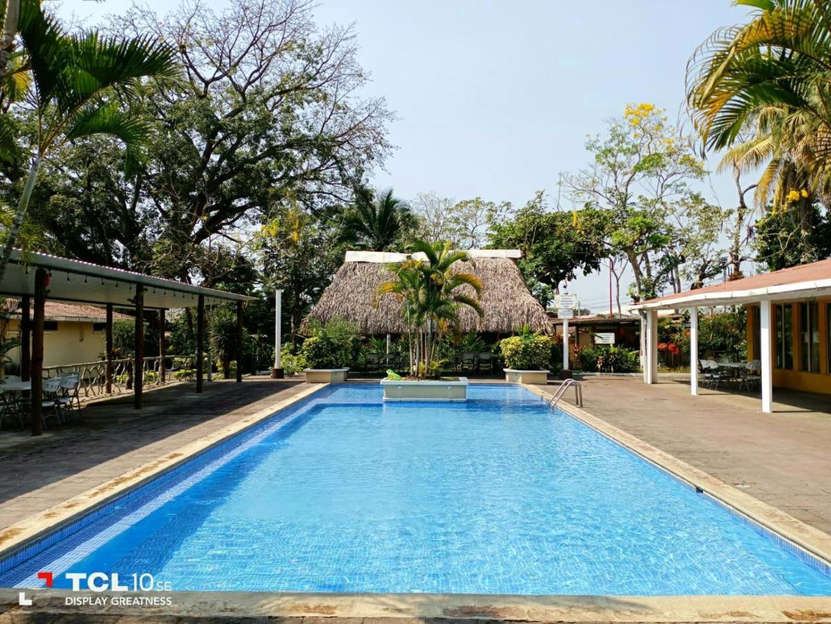 Hotel La Colonia Retalhuleu Ngoại thất bức ảnh