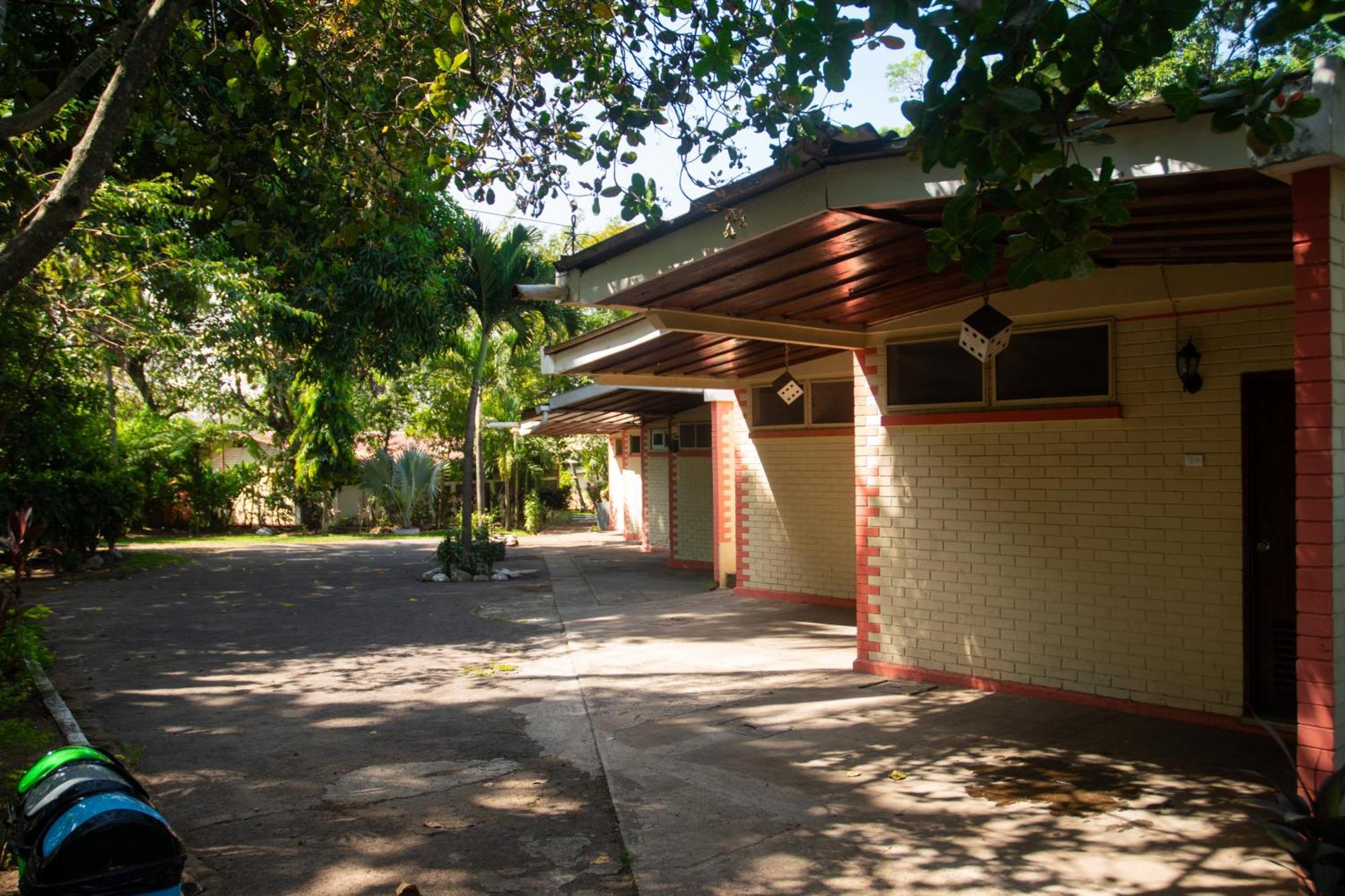Hotel La Colonia Retalhuleu Ngoại thất bức ảnh